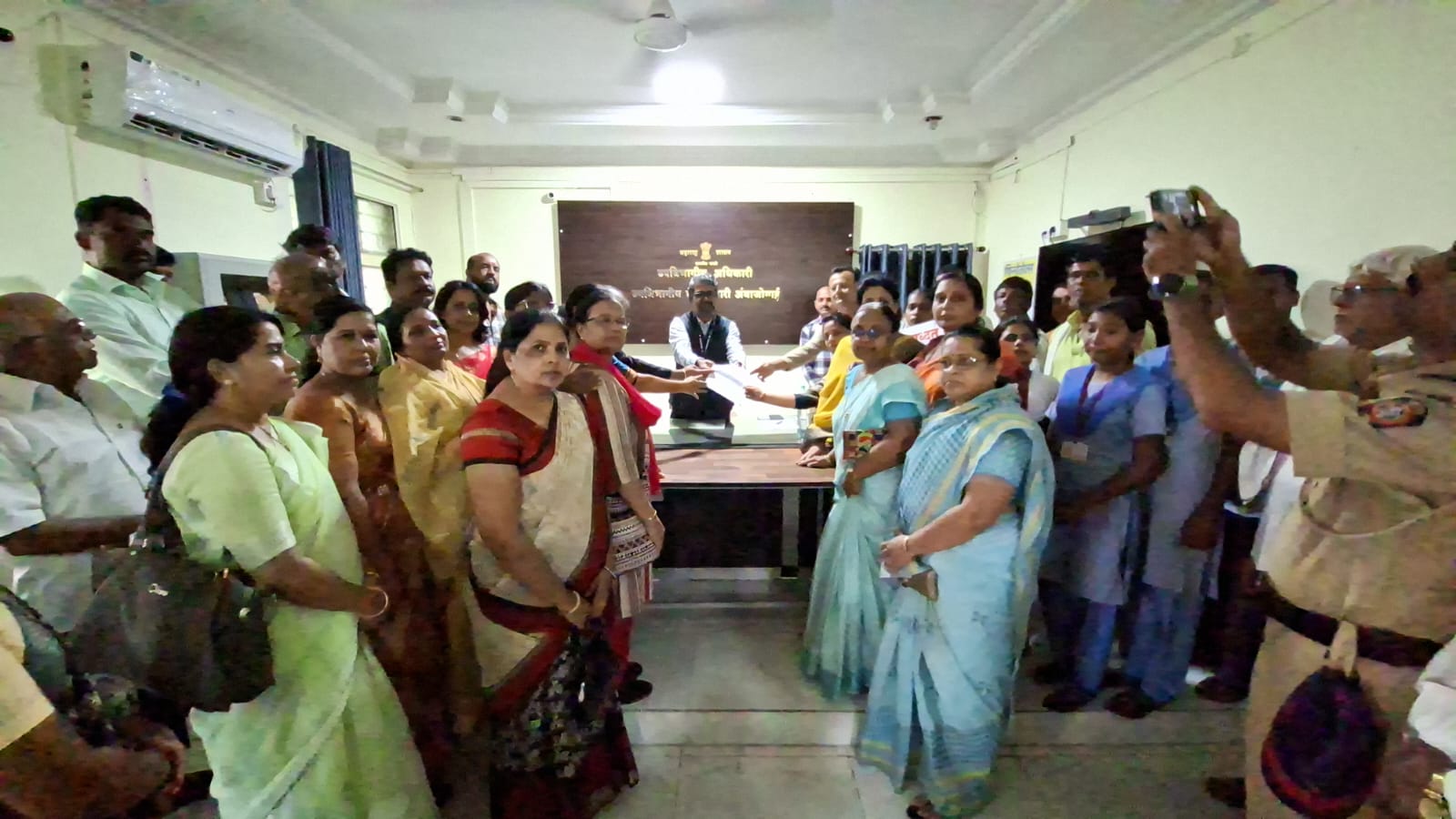 शुभांगी शिंदे हुंडाबळी प्रकरणातील फरार आरोपीला अटक करून सर्व दोषींना फाशीची शिक्षा देण्याची सजग अंबाजोगाईकरांची मागणी*