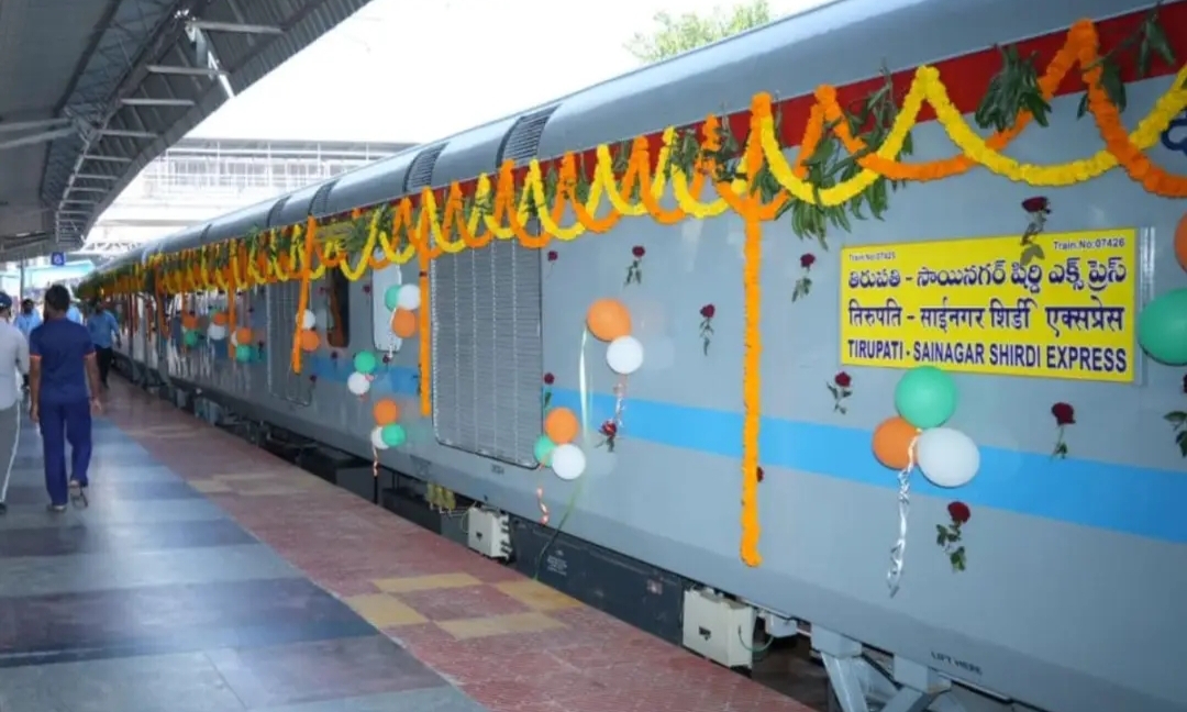 परळी व पंचक्रोशी मधील भक्तांसाठी खुशखबर साईबाबा आणि बालाजी दर्शनाला जाण्यासाठी शिर्डी-तिरुपती एक्सप्रेस सुरु, राज्यात 11 ठिकाणी थांबणार गाडी