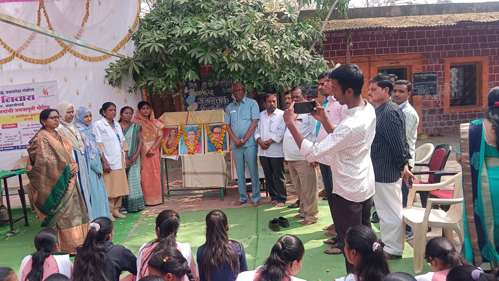 लोखंडी सावरगाव येथे प्रधानमंत्री मातृ वंदना योजना व बालविवाह मुक्त भारत योजनेची जनजागृती 