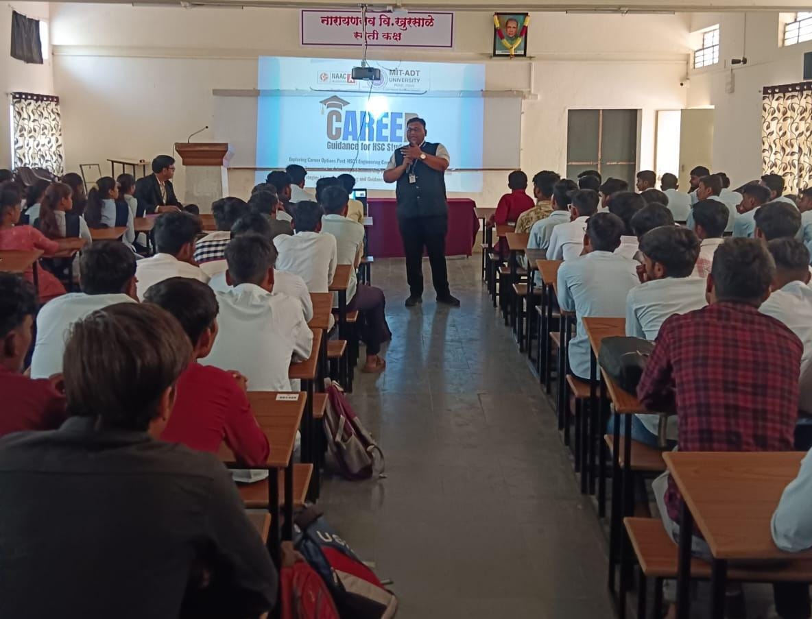 *योगेश्वरी पॉलिटेक्निकमध्ये करिअर मार्गदर्शनासाठी विशेष सेमिनार*