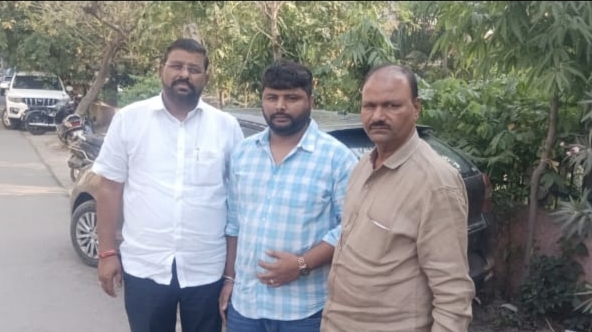 ८ वर्षां पूर्वी हरवलेला तरुण वडिलांना मिळाला; अंबाजोगाई शहर पोलिसांची उल्लेखनीय कामगिरी